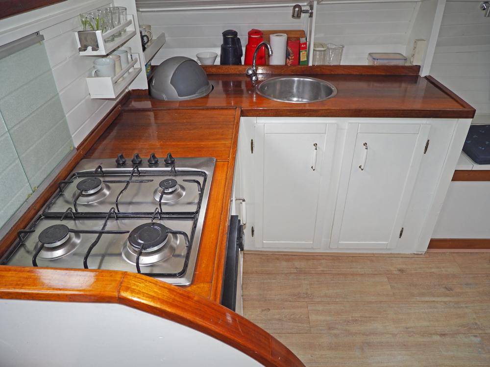 Saloon, Accommodation